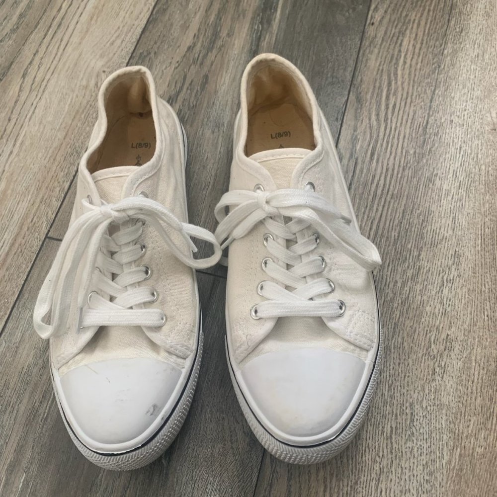 SOLE MATES WHITE CANVAS ATHLETIC SNEAKERS SIZE LARGE 8/9